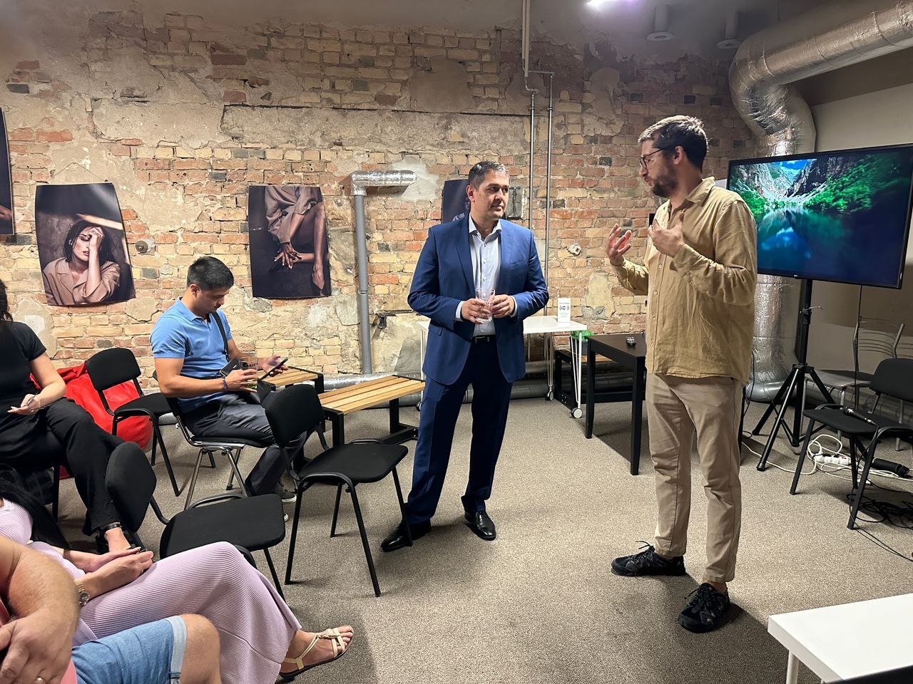 Aleksei Melnik presentando en evento